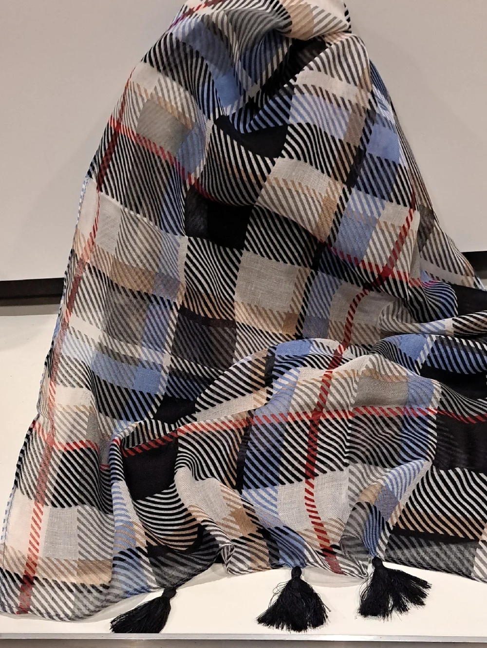 NIB Vera Bradley "Perfectly Plaid" Soft Fringe Scarf. Msrp $45 - Picture 4 of 5